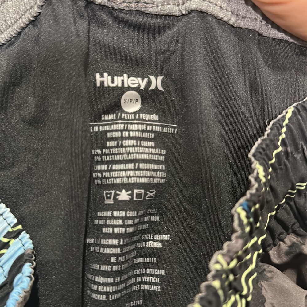 Too small - Picture 3 of 3